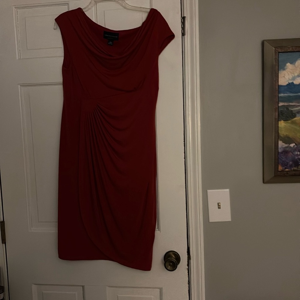 Elegant, gorgeous, classy red cocktail/party dress size 12P.   Cap sleeves.